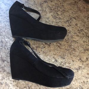 Black Strap Wedges